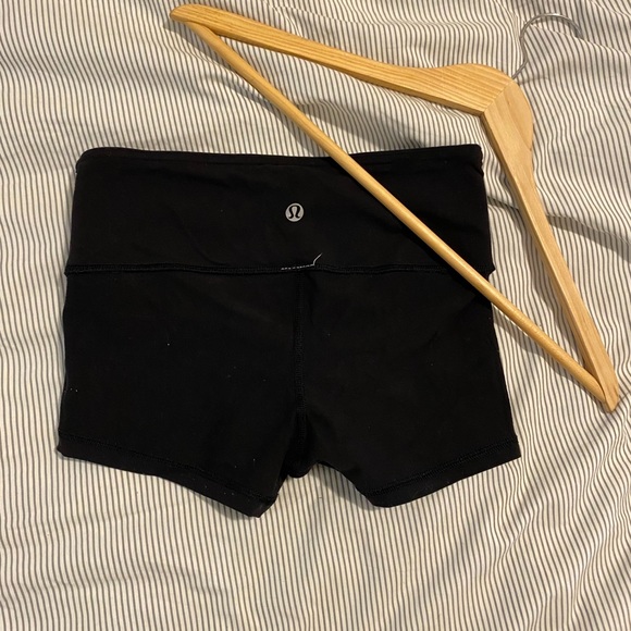Lulu lemon wunder shorts - Picture 2 of 6